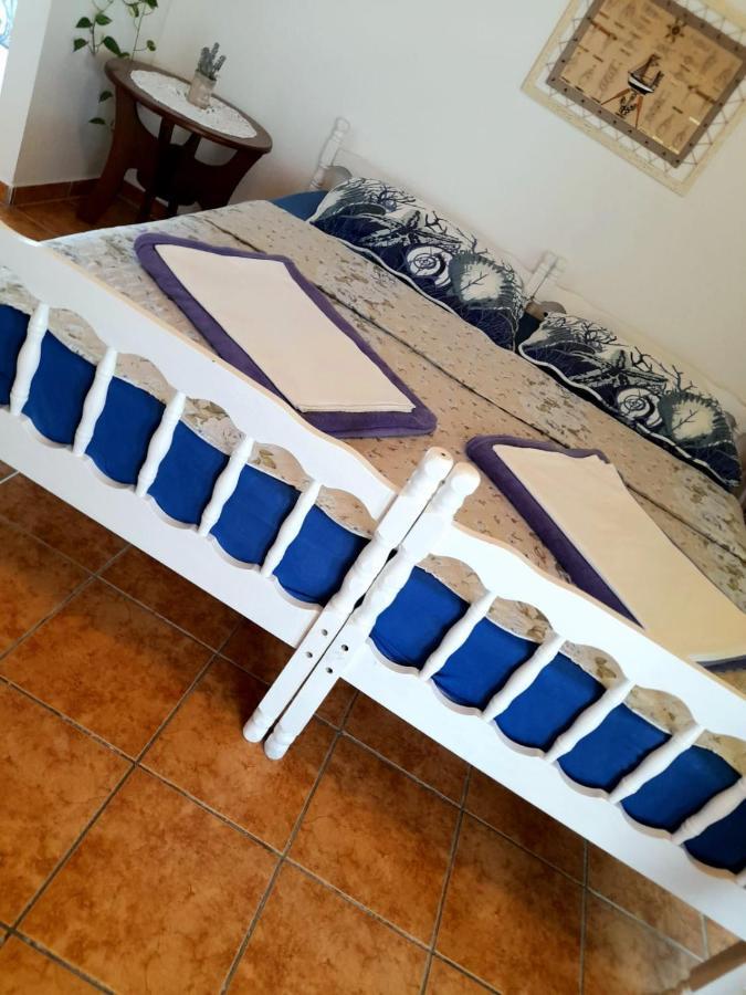 Apartament Ana & Stela Karlobag Zewnętrze zdjęcie