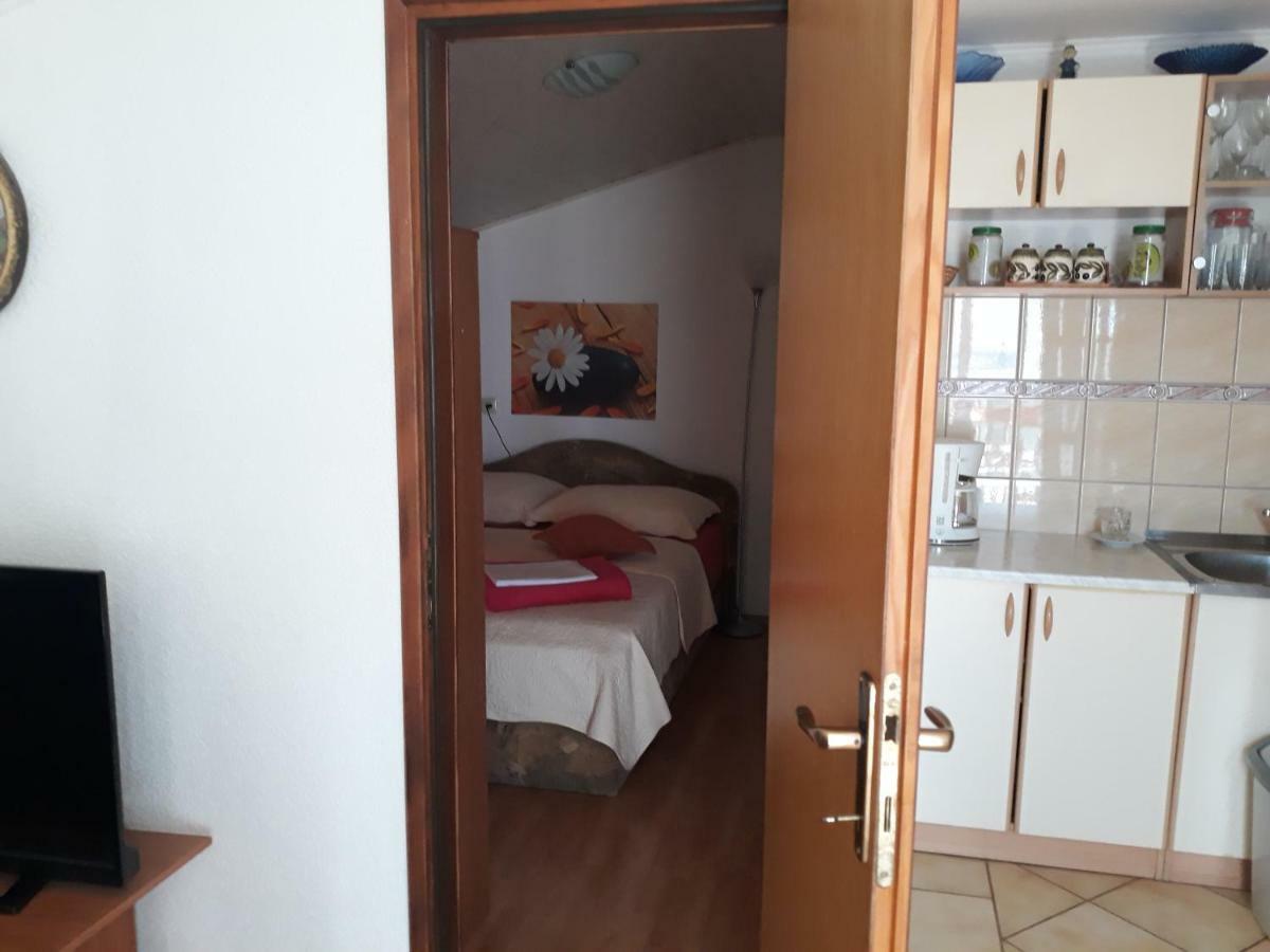 Apartament Ana & Stela Karlobag Zewnętrze zdjęcie